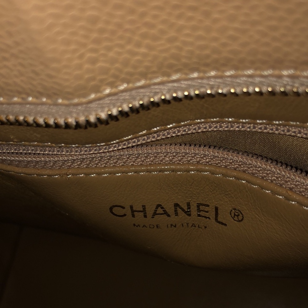 Vintage Chanel Beige Classic Medallion Quilted Caviar Tote Bag - Picture 9 of 15